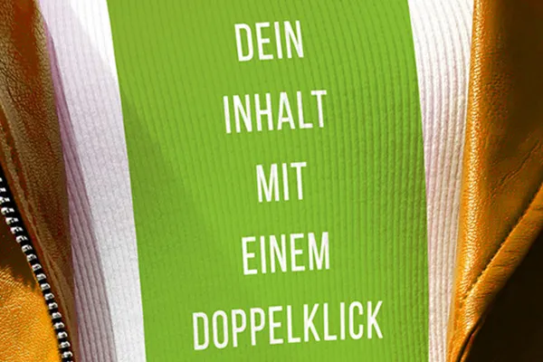 Photoshop-Mockup-Vorlage für Kleidung: Shirt unter Jacke