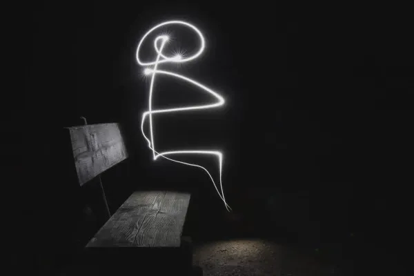 Fotografie de noapte: Tehnică, motive și practică: 4.1 Lightpainting – Omul de pe bancă