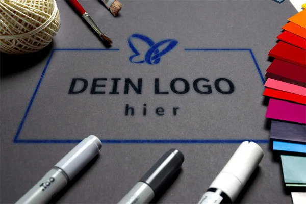 Photoshop-Mockup-Vorlage für Logos: Wasserfarben