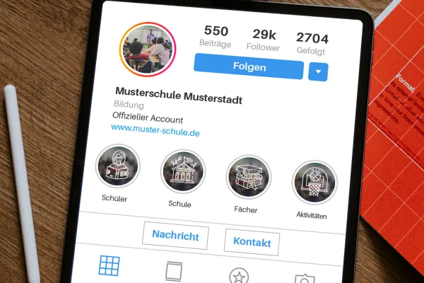 Icons zu Wissenschaft, Schule, Bildung und Universität auf Social Media