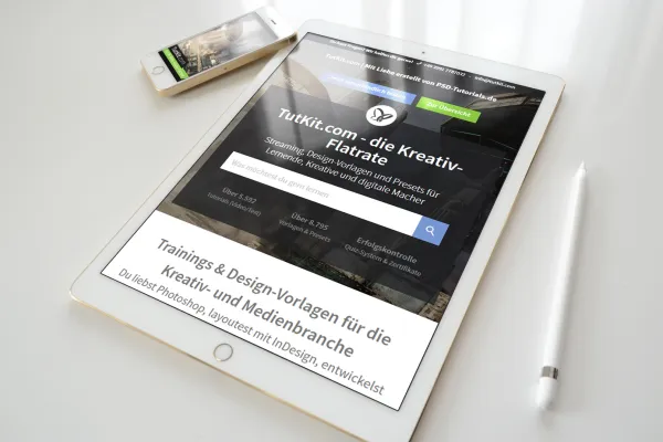 Mockup-ul Photoshop pentru design-urile digitale: smartphone și tabletă.