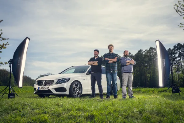 Beim Car Shooting: Beteiligte Personen am Autofotografie-Training