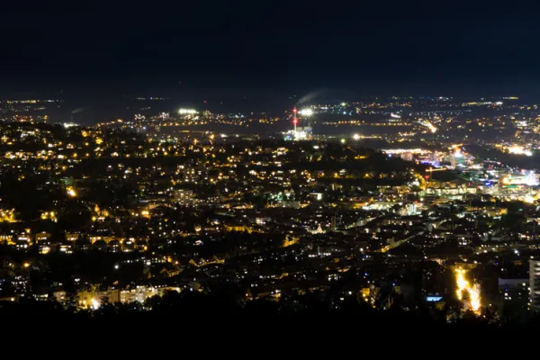 Peisaj urban nocturn - în antrenament se arată la ce să fii atent la crearea panoramelor.