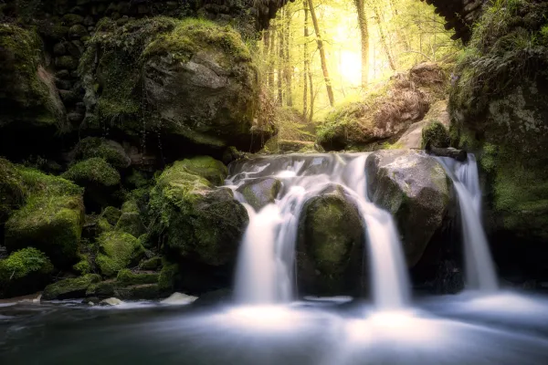 Prin expunerea pe termen lung, cascada curge ca un draperie catifelata.