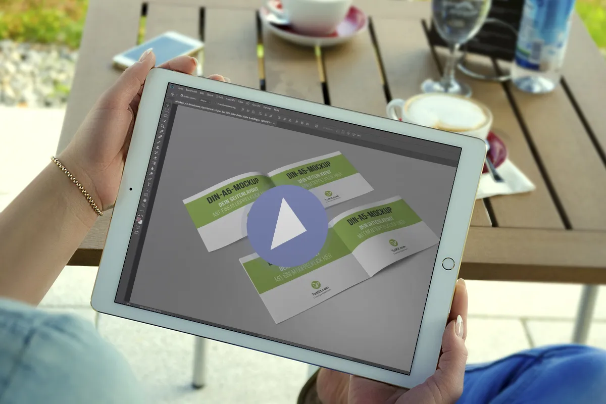 Mockups für A5-Broschüren im Querformat in Photoshop anwenden