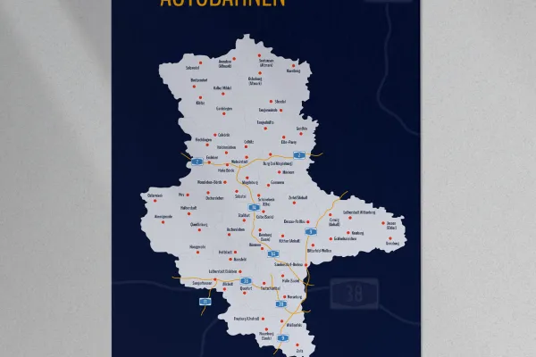 Harta landului Saxonia-Anhalt cu districtele și autostrăzile.